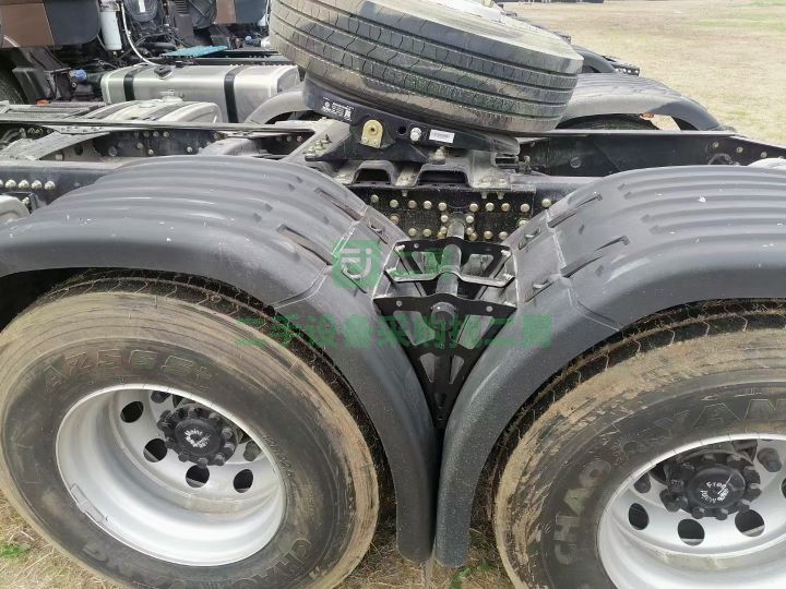 出售二手九成新的天龍旗艦國六車型600馬力牽引車