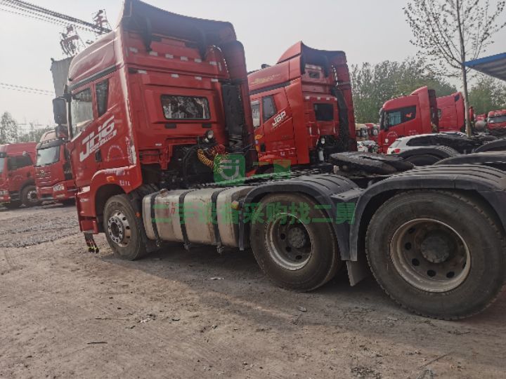 出售19年解放JH6國五雙驅460馬力牽引車