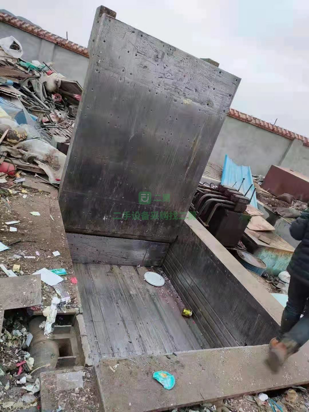 出售一臺華宏250噸金屬打包機，料箱2000*2500