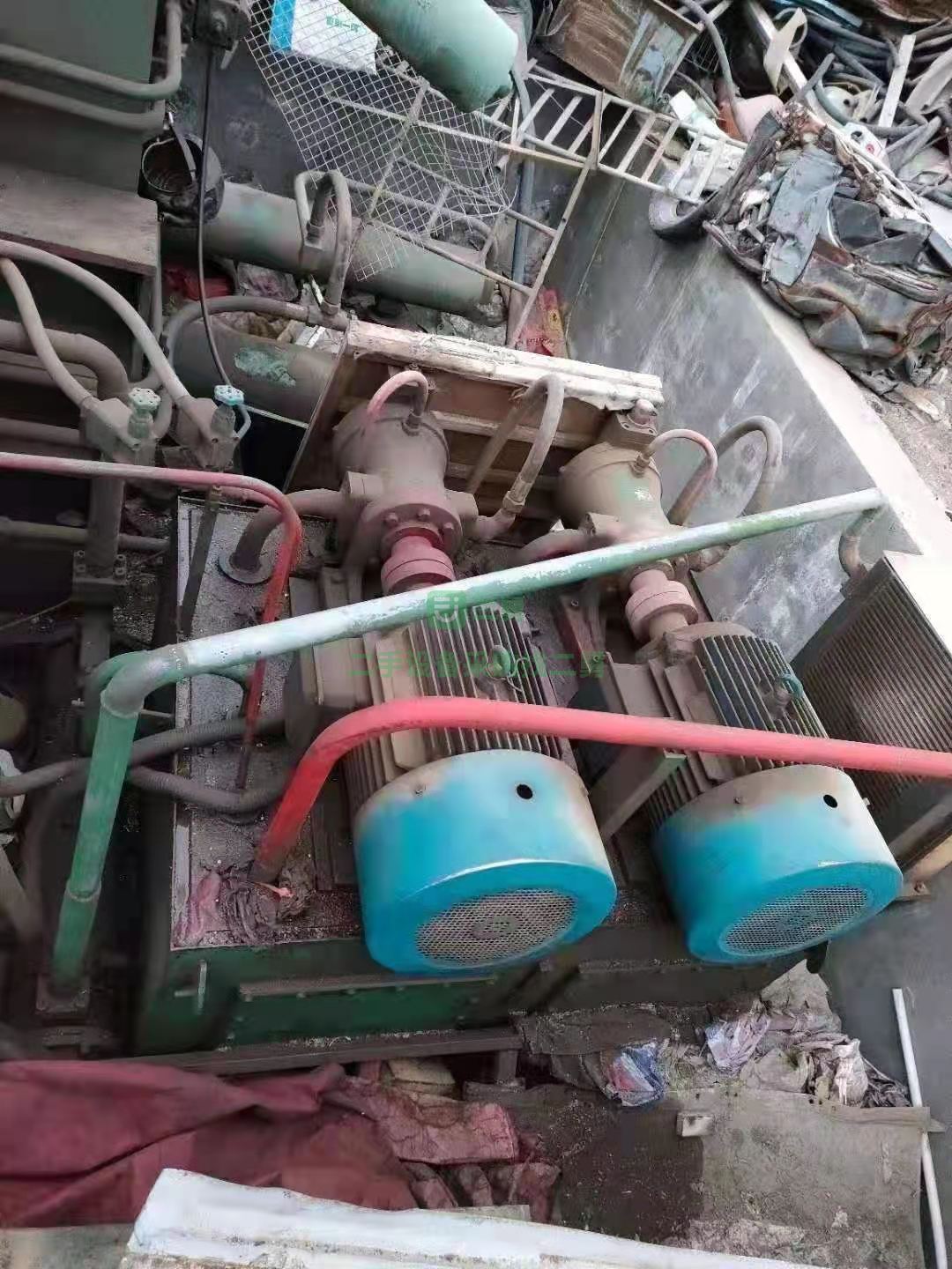 出售一臺華宏250噸金屬打包機，料箱2000*2500