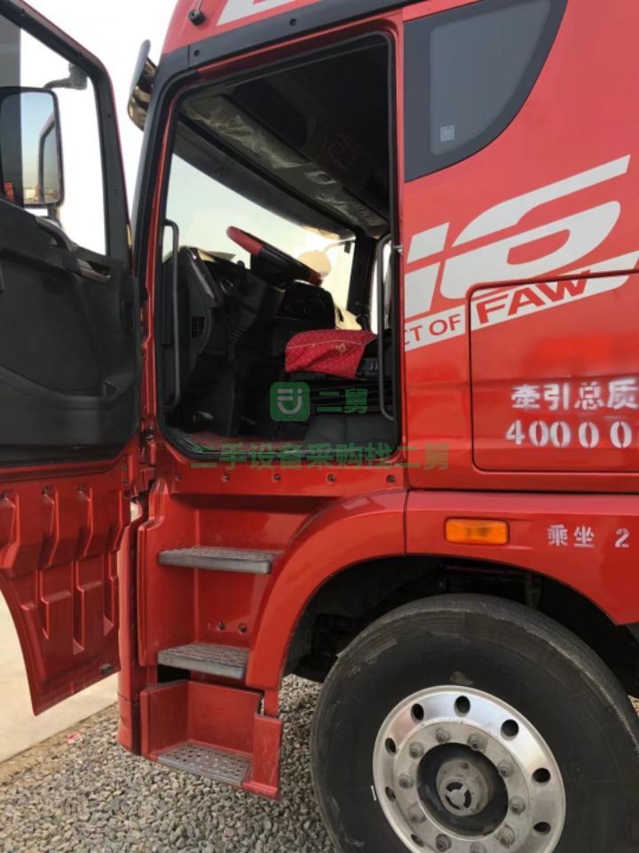 出售一年多的550馬力解放JH6牽引車