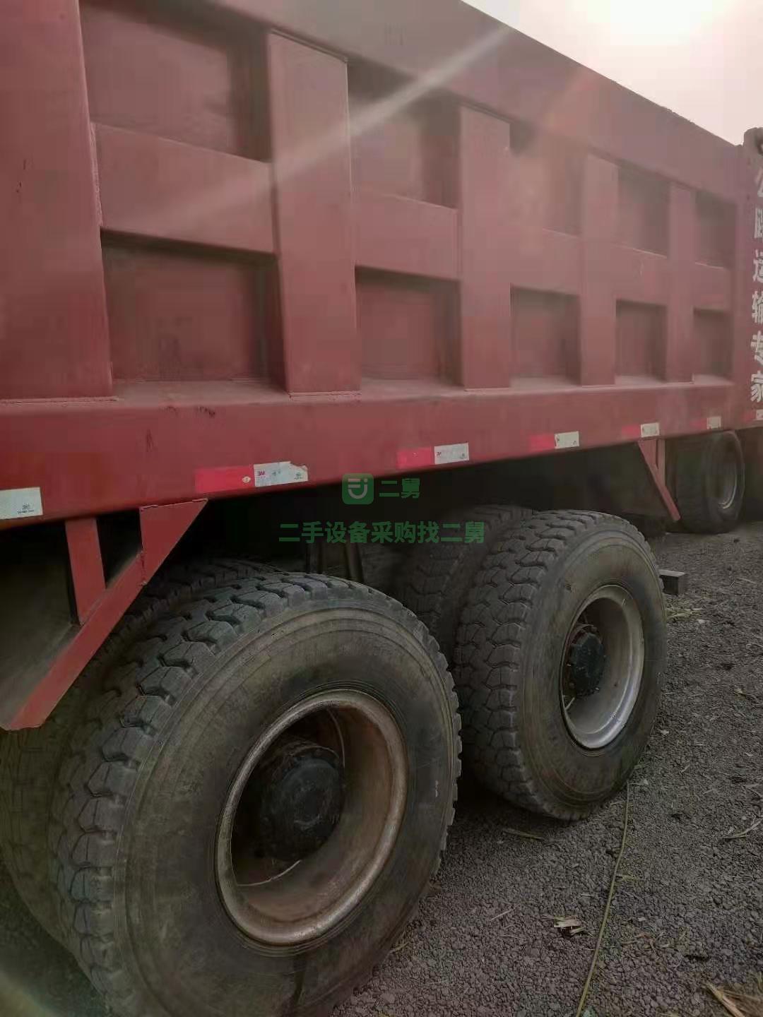 出售一臺歐曼大箱長度5.8米自卸車，全車原版原漆，常年拉土方
