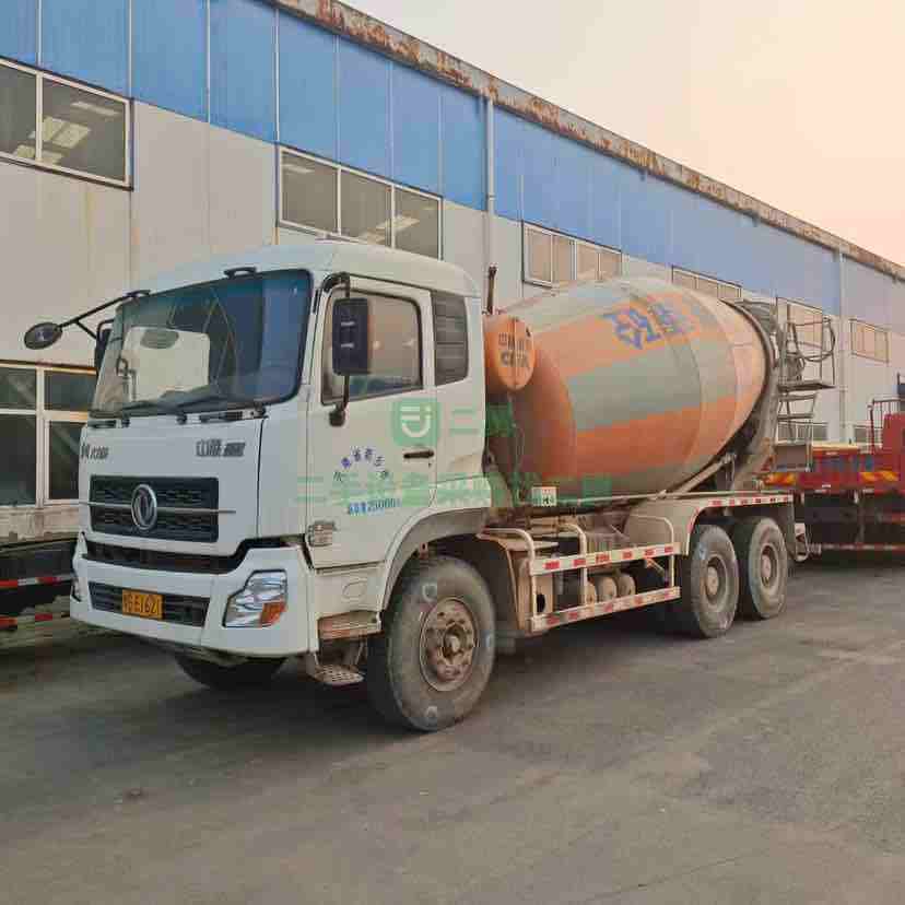 出售1臺14年東風天龍攪拌車，國四排放，大12拉14方，車況極品，包提檔過戶，價格不高
