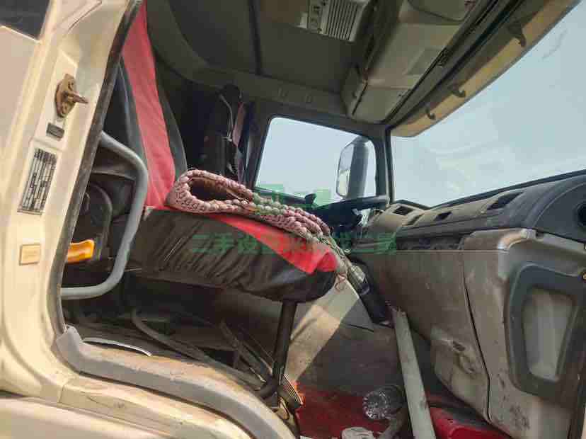 出售1臺14年歐曼攪拌車國四排放，大12拉15方，車況極品，包提檔