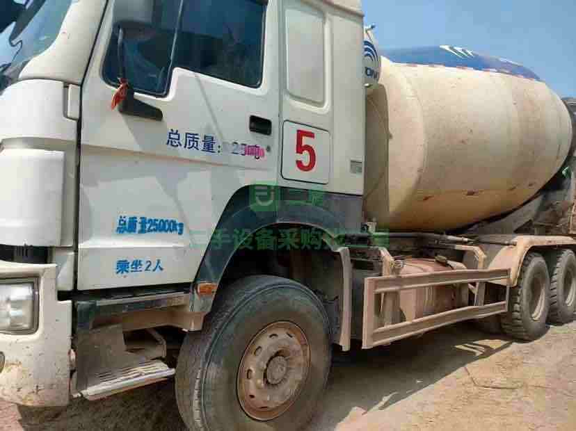出售1臺16年豪沃國四排放，宇通大14拉16方攪拌車，包提檔過戶