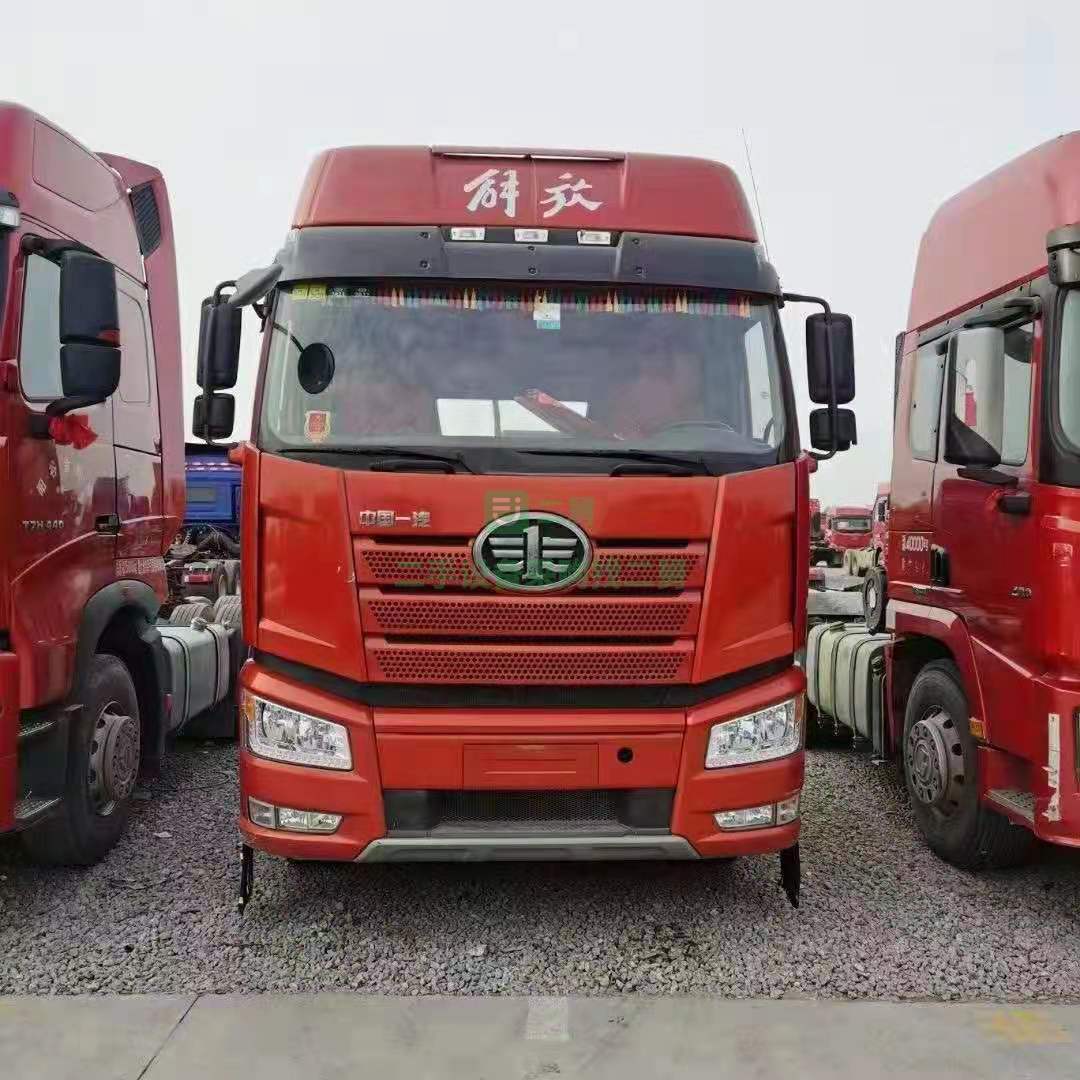 出售一臺19年4月 J6p 460馬力 雙驅輕體牽引車  輪胎 8成新左右