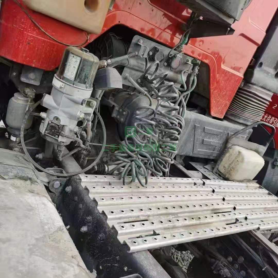 出售一臺19年4月 J6p 460馬力 雙驅輕體牽引車  輪胎 8成新左右