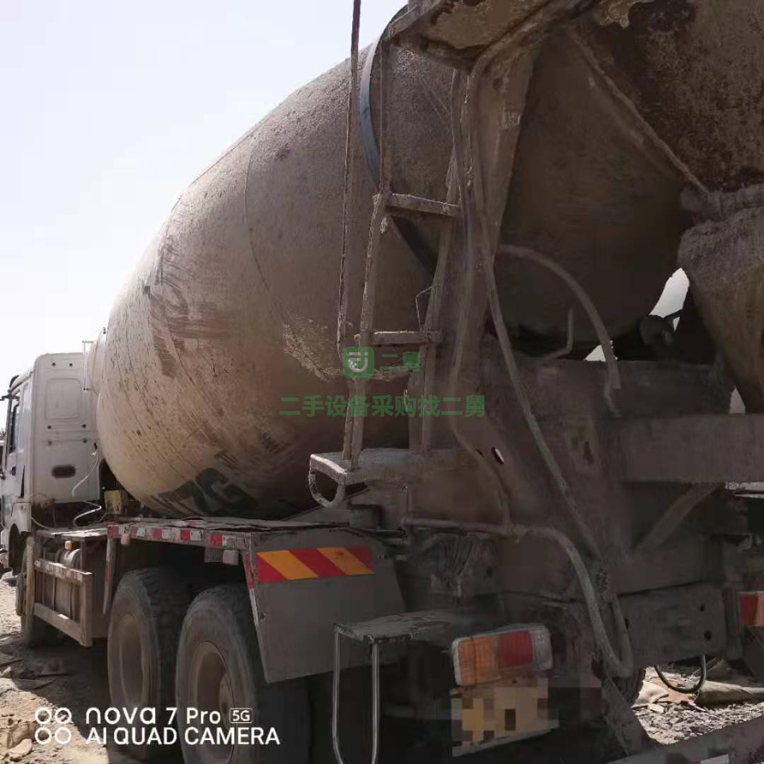 出售一臺(tái)10年大12方豪沃國(guó)三攪拌車(chē)，可以提檔，亞特上裝