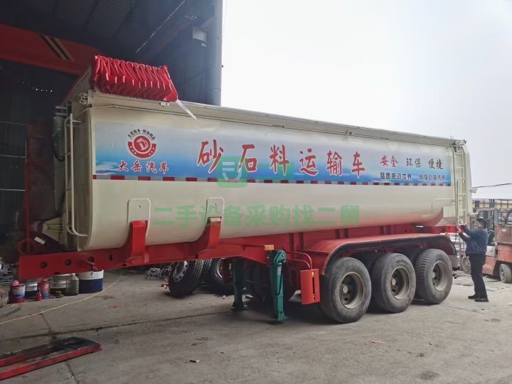 山東出售二手九成新的罐式自卸半掛車