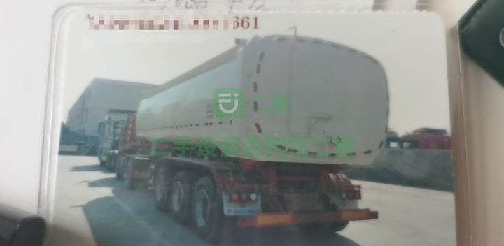 山東出售二手九成新的罐式自卸半掛車