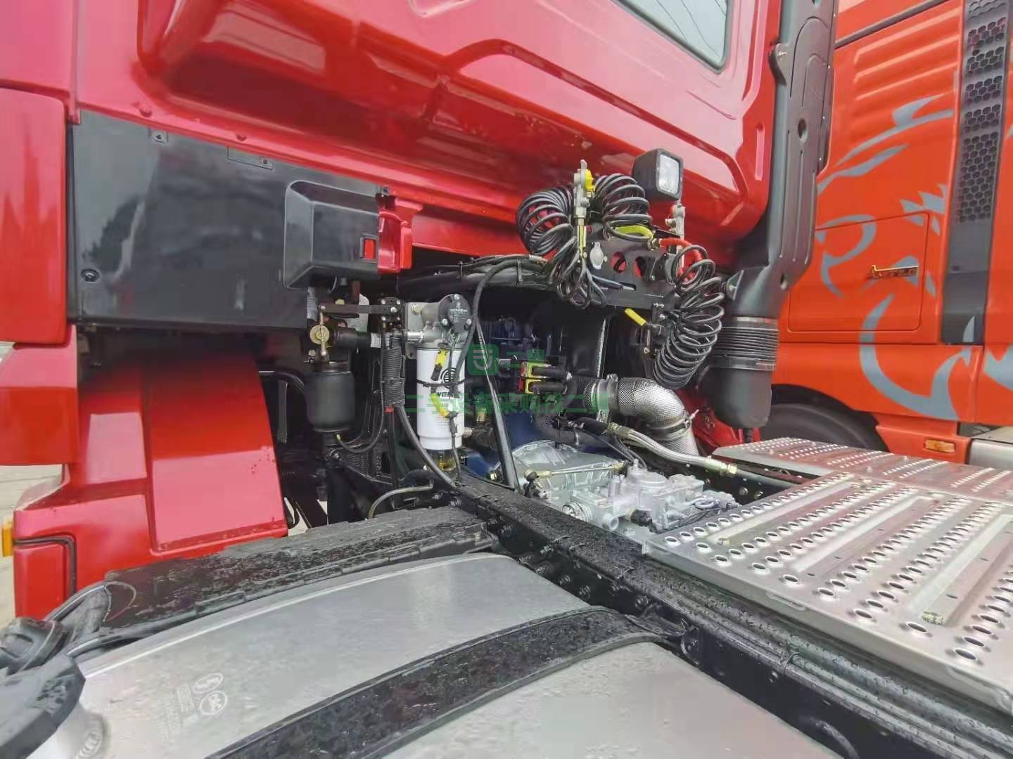 出售一臺國六現車陜汽德龍X5000牽引車，460馬力，濰柴發動機