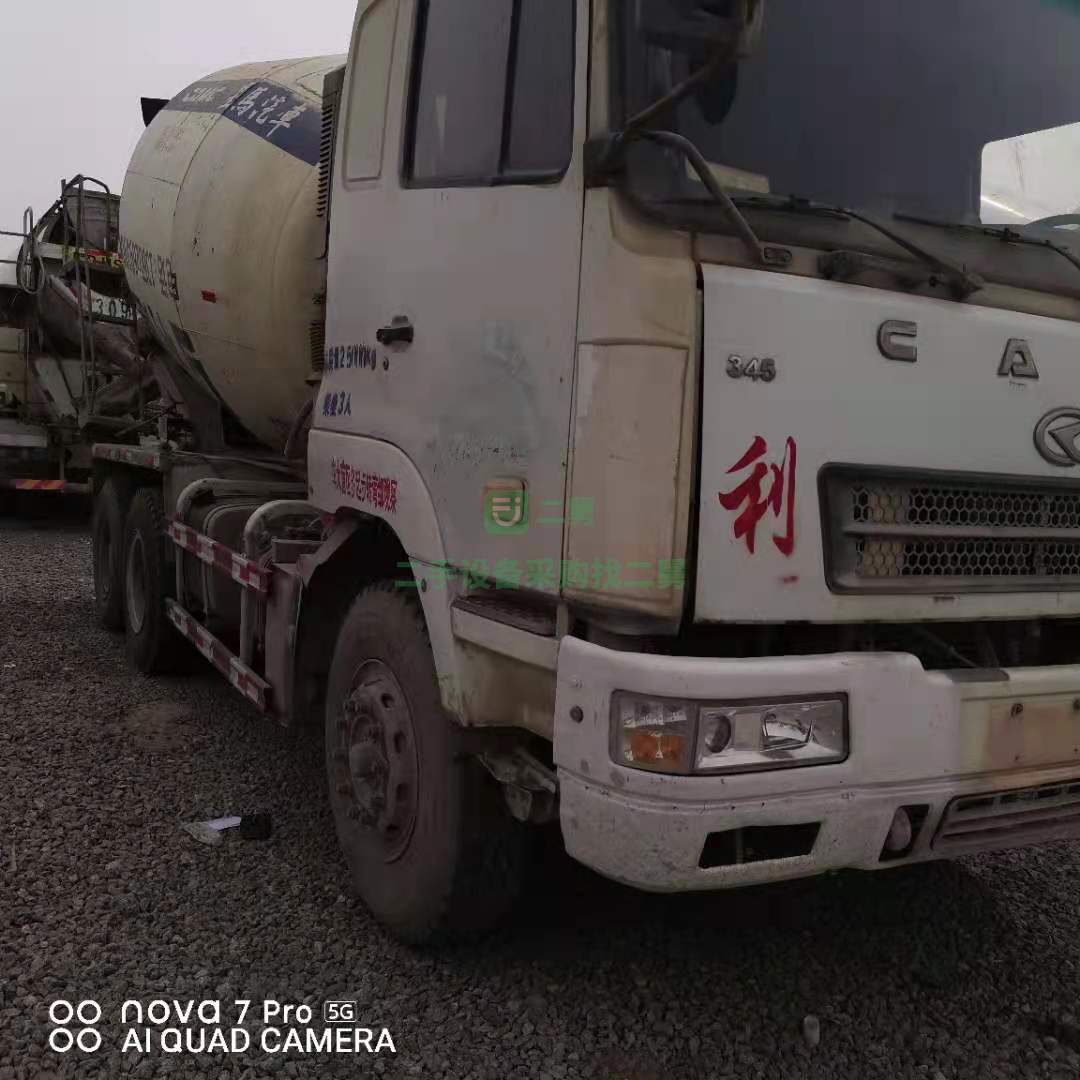 出售多臺17年國五華菱10方罐攪拌車，345馬力，星馬上裝