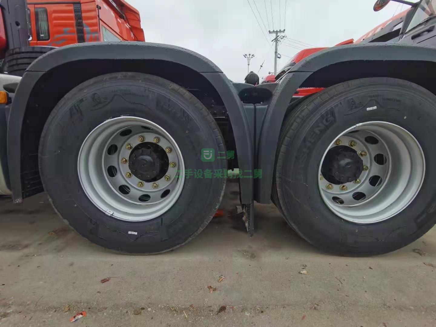 出售一臺國六現車陜汽德龍X5000牽引車，460馬力，濰柴發動機