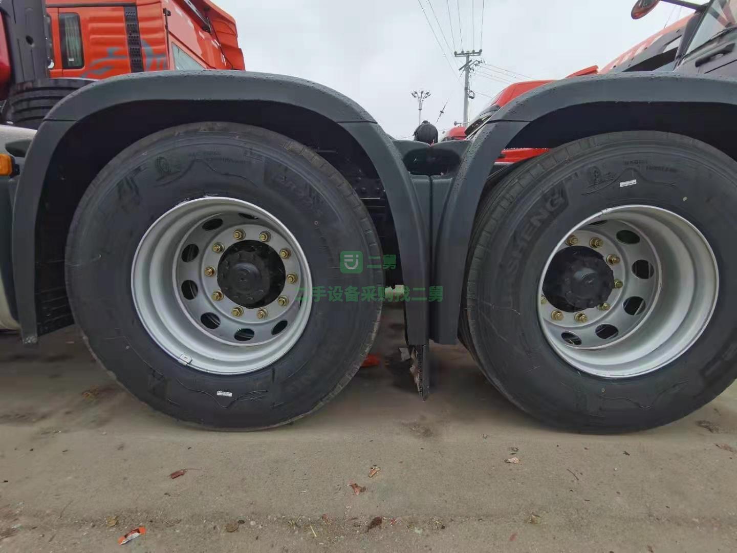 出售一臺國六現車陜汽德龍X5000牽引車，460馬力