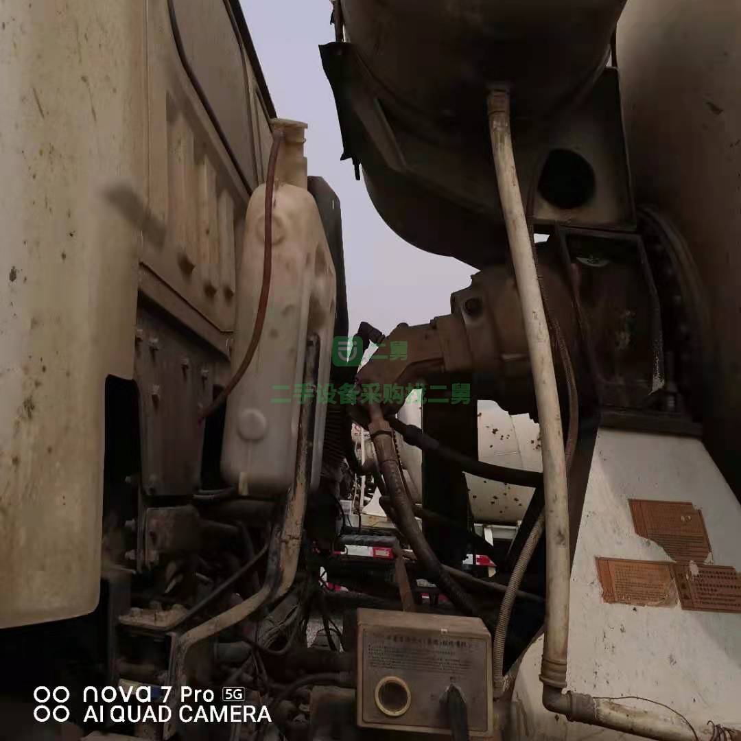 出售多臺17年國五華菱10方罐攪拌車，345馬力，星馬上裝