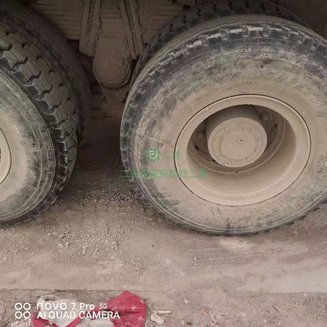 出售一臺13年7月豪沃18方攪拌車，中通上裝，375馬力