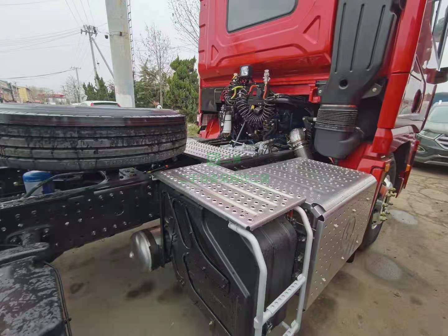 出售一臺國六現車陜汽德龍X5000牽引車，460馬力，濰柴發動機