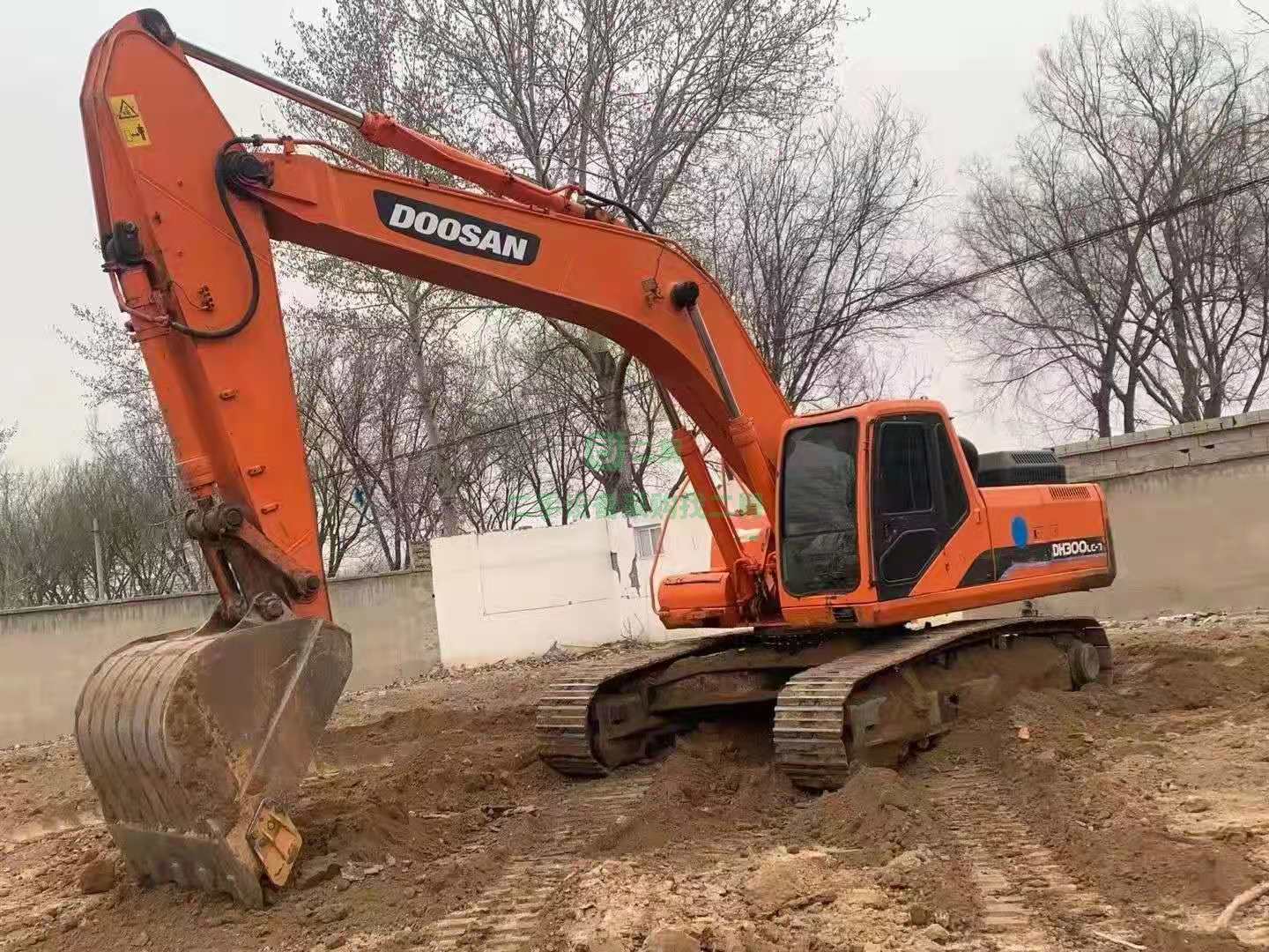 出售精品斗山300-7挖掘機，全車原版鏈條，性能協調