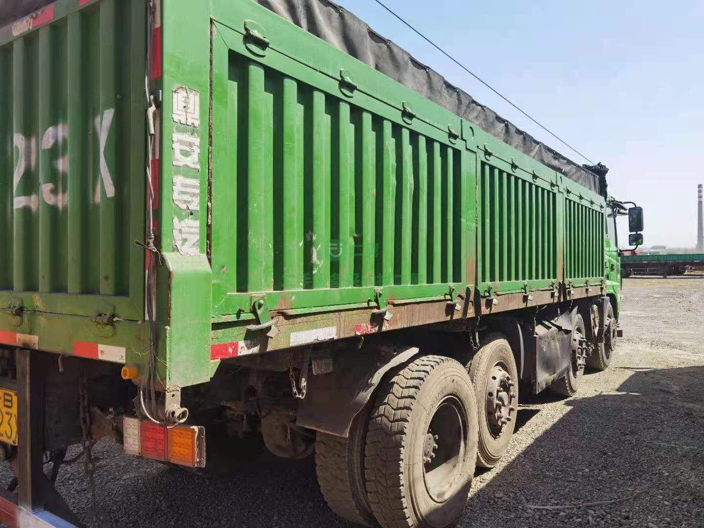 出售一臺6個月的昊龍前四后六220馬力自卸車457馬力后橋