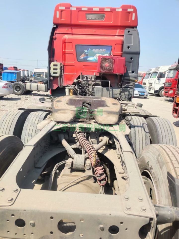 出售二手九成新的解放J6/500馬力牽引車