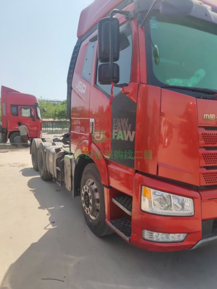 出售二手九成新的解放J6/500馬力牽引車