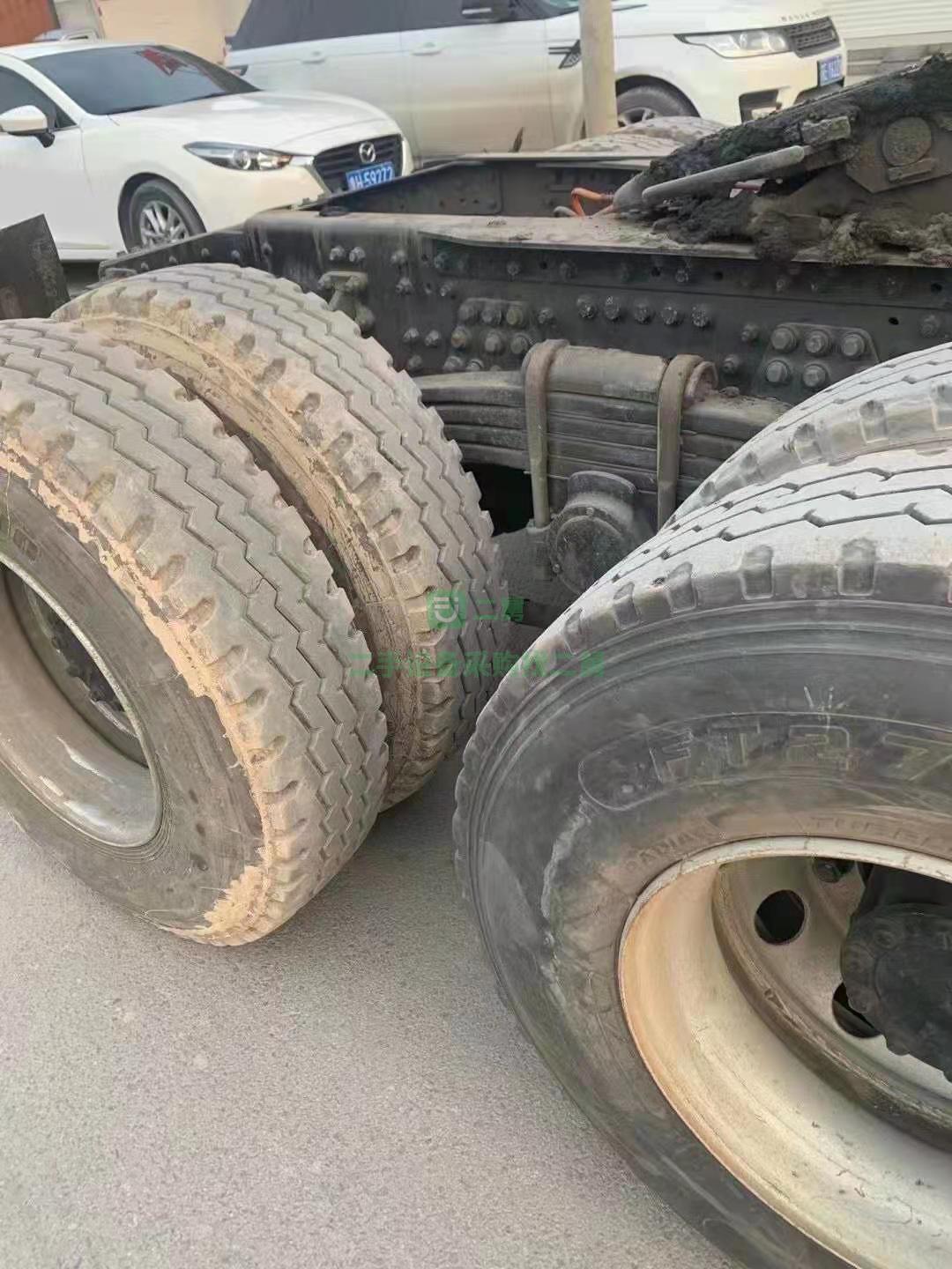 出售一臺新款新北方版高配解放J6-420馬力牽引車，17年8月國五排放