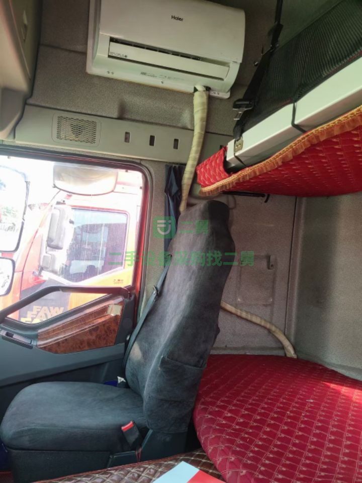 出售二手九成新的解放J6/500馬力牽引車