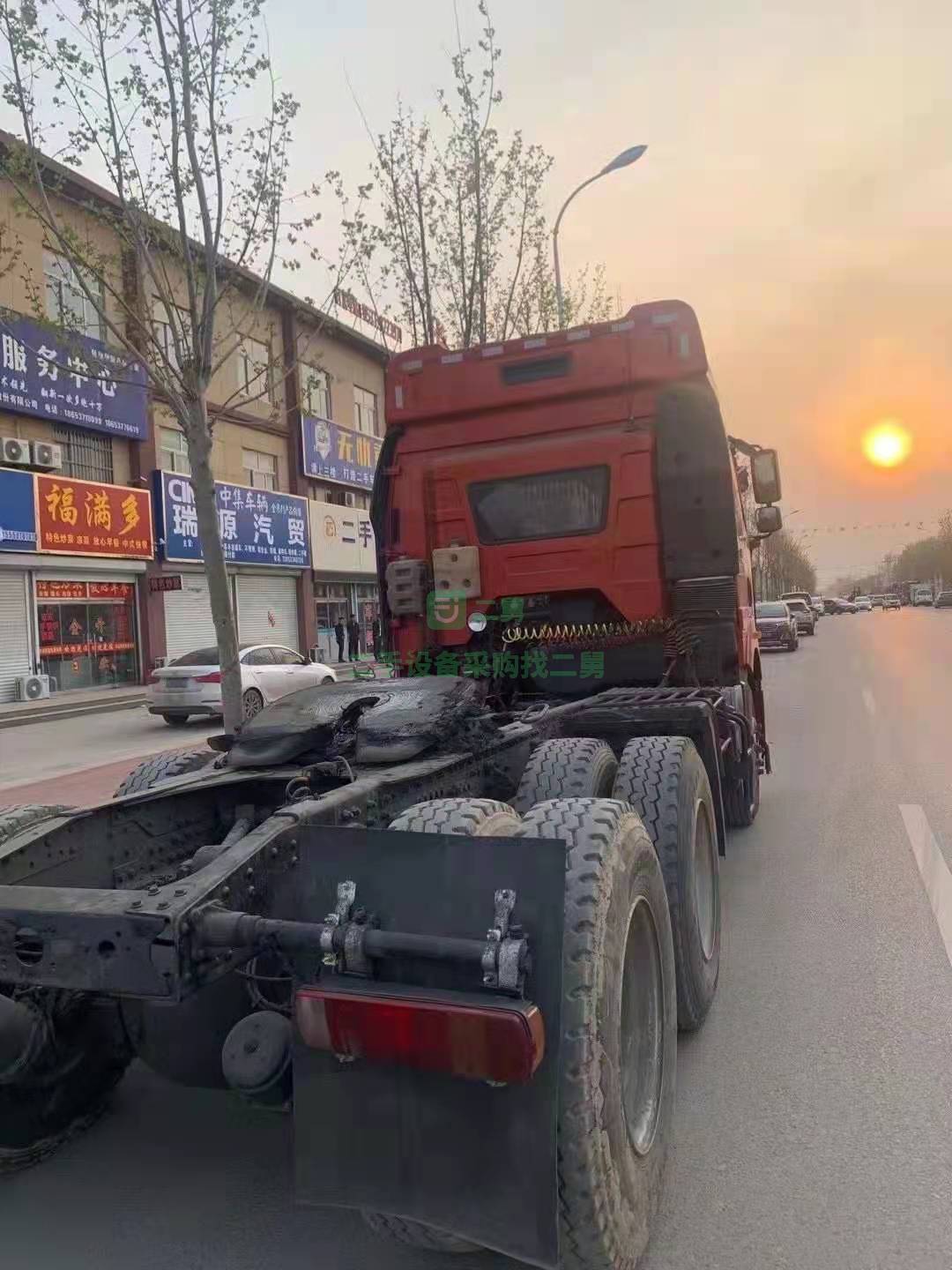 出售一臺新款新北方版高配解放J6-420馬力牽引車，17年8月國五排放