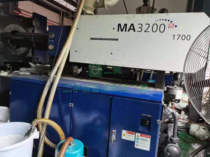 廣東出售二手九成新的海天320噸注塑機(jī)