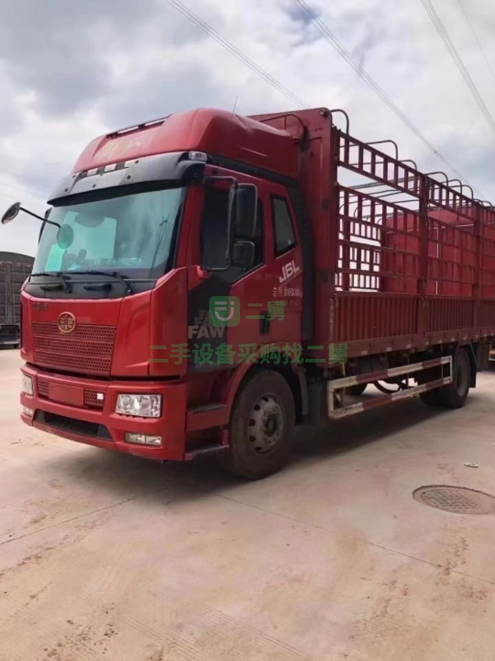 出售20年的6米8倉欄240馬力，解放J6L貨車