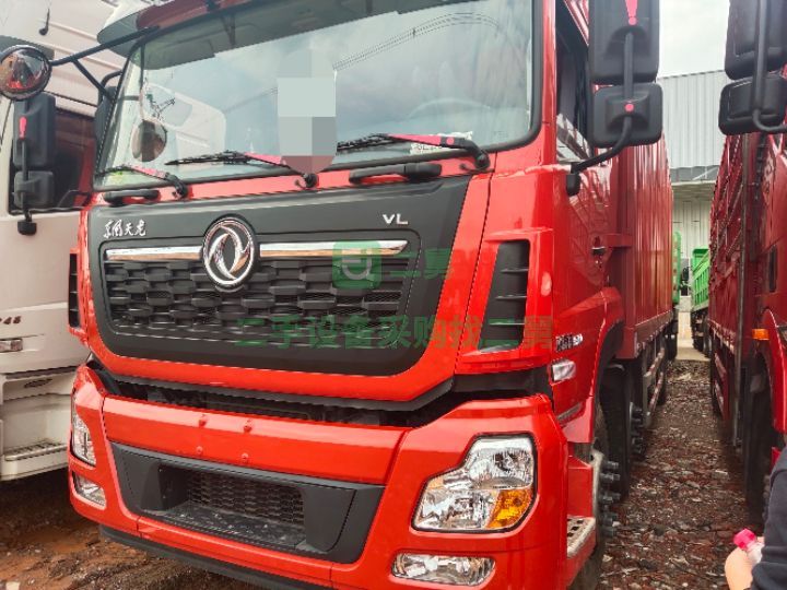 出售東風天龍VL前4后4，9米6廂式貨車