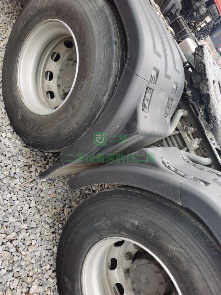 出售19年3月汕德卡440馬力牽引車