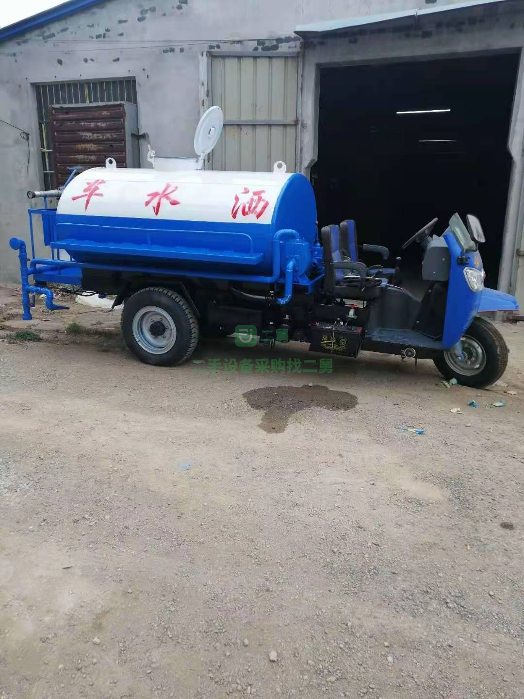 出售一臺三輪灑水車  常柴發動機  18  22馬力  價格美麗