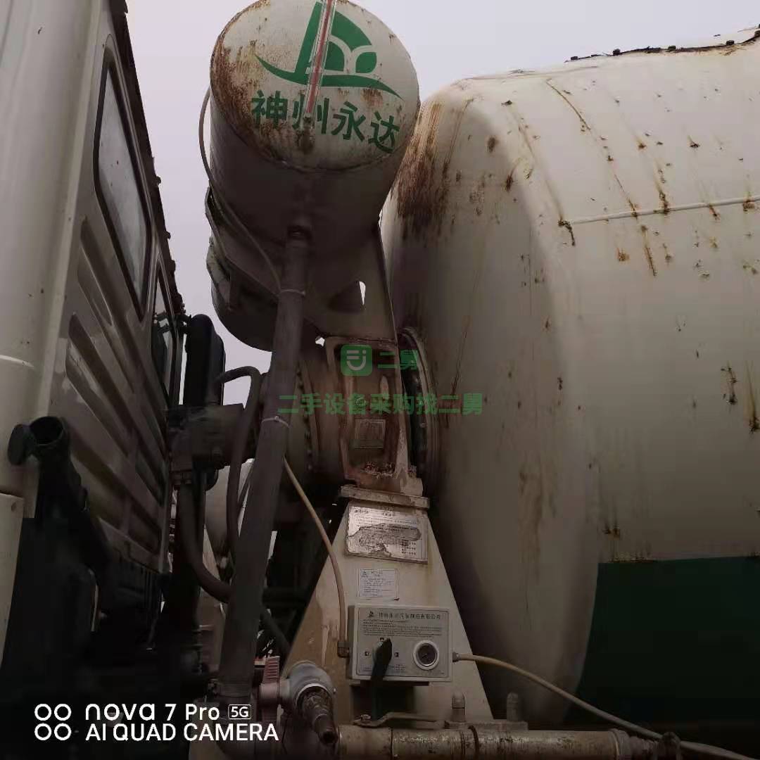 出售一臺17年德龍大20方攪拌車濰柴發動機，375馬力
