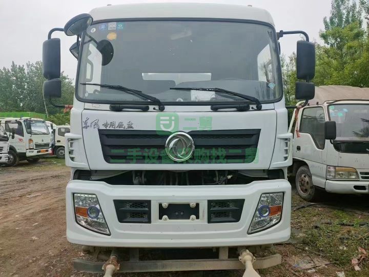 出售東風(fēng)專(zhuān)底12方灑水車(chē)19年5月份上牌