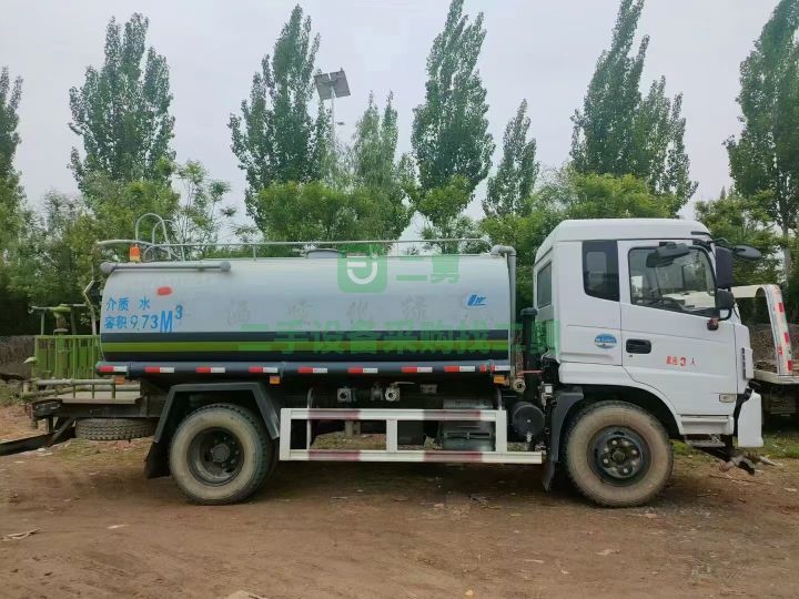 出售東風(fēng)專(zhuān)底12方灑水車(chē)19年5月份上牌