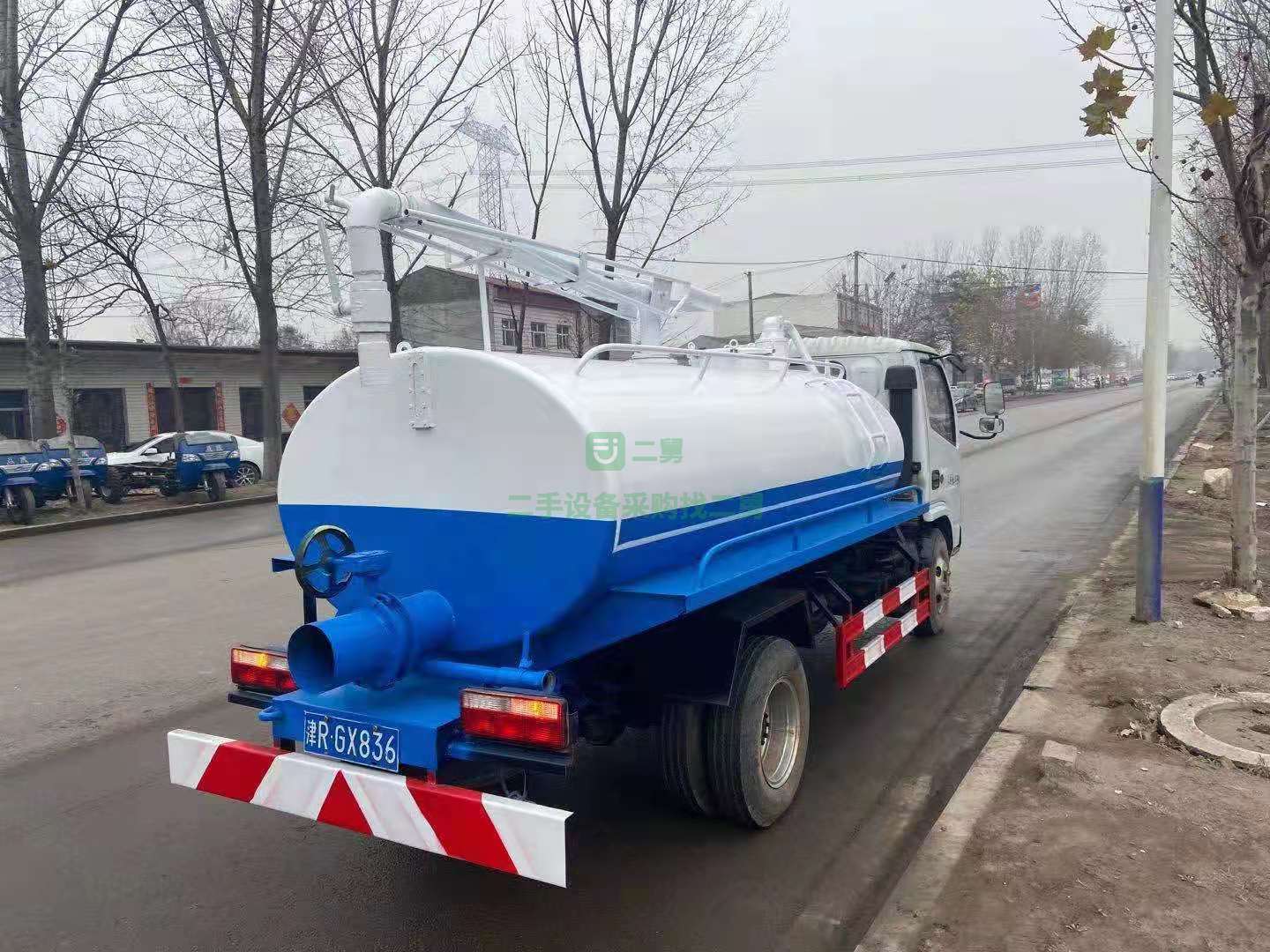 出售一臺東風多利卡吸糞車  玉柴發動機
