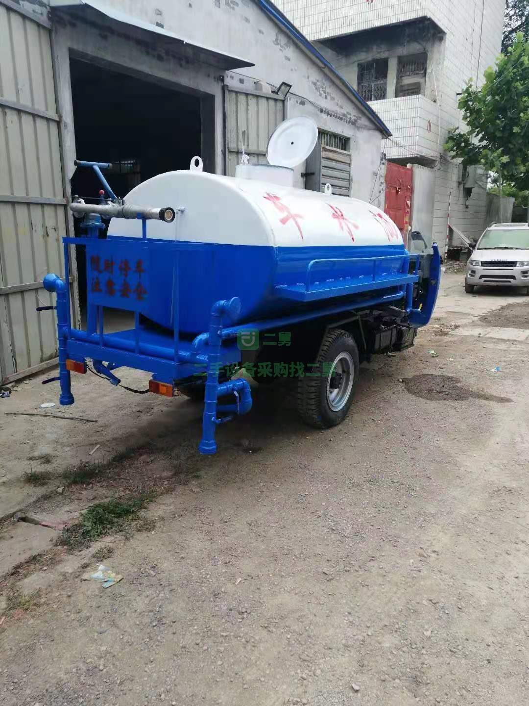 出售一臺三輪灑水車  常柴發動機  18  22馬力  價格美麗