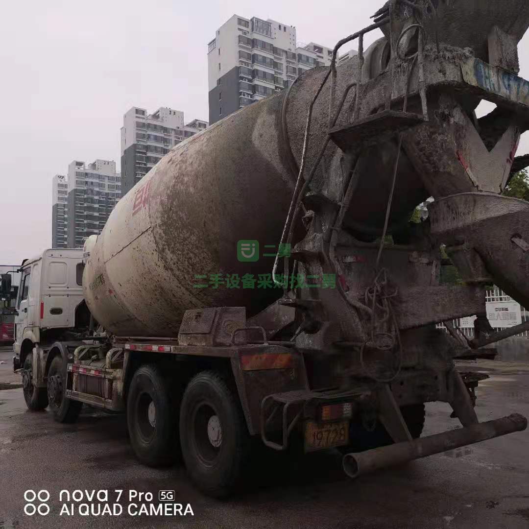出售一臺13年6月豪沃攪拌車，18方審車到2022年6月