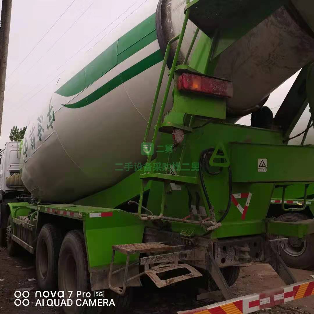 出售一臺雙胞胎19年豪沃大20方重汽發(fā)動機攪拌車