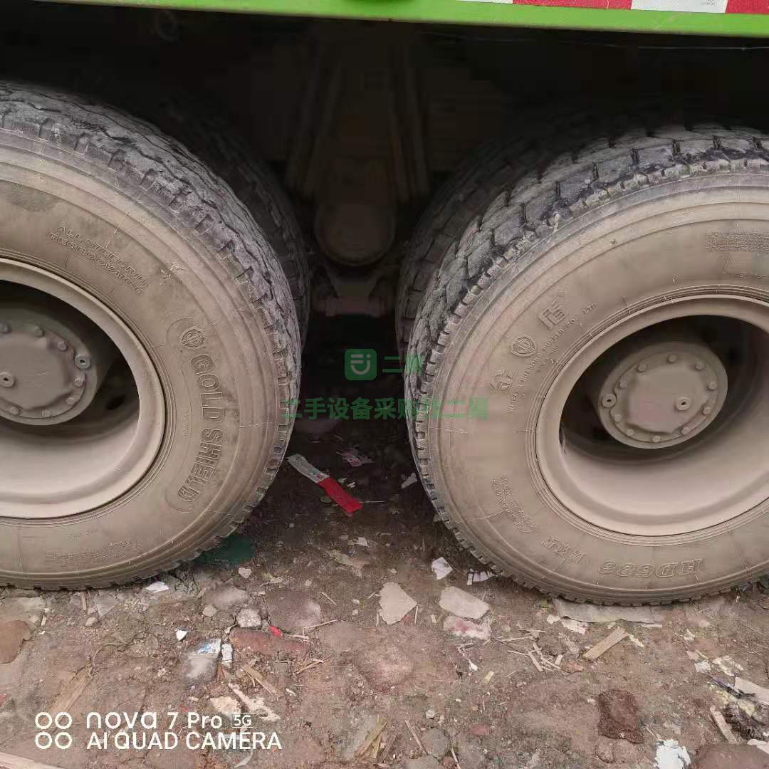 出售一臺雙胞胎19年豪沃大20方重汽發(fā)動機攪拌車