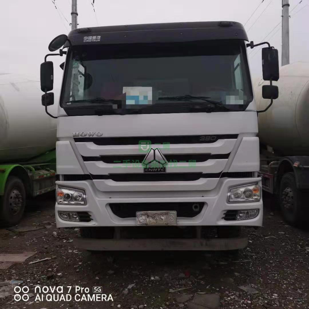 出售一臺雙胞胎19年豪沃大20方重汽發(fā)動機攪拌車