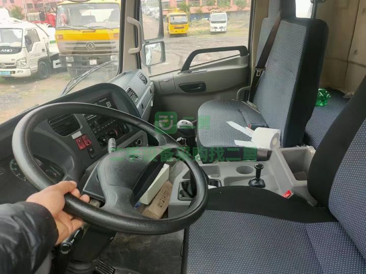 出售東風(fēng)專(zhuān)底12方灑水車(chē)19年5月份上牌