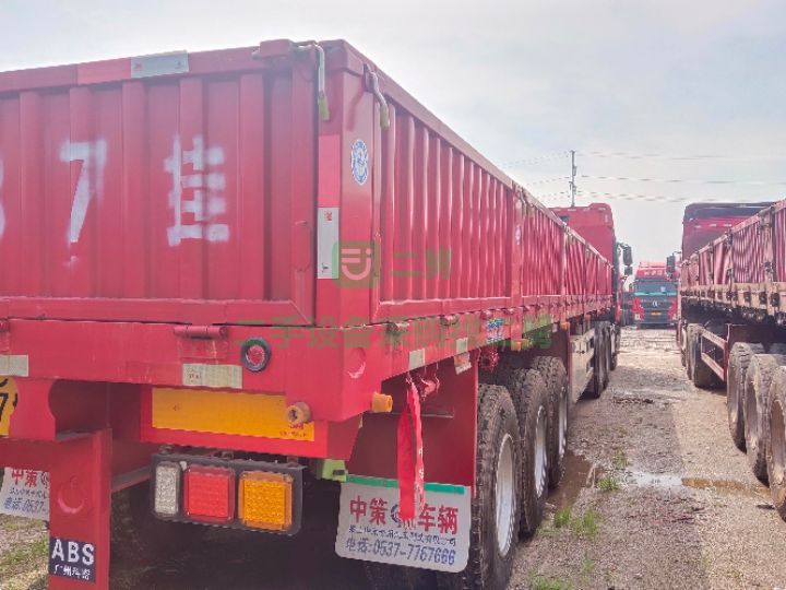 出售19年6月份上戶，550馬力解放J6P牽引車。