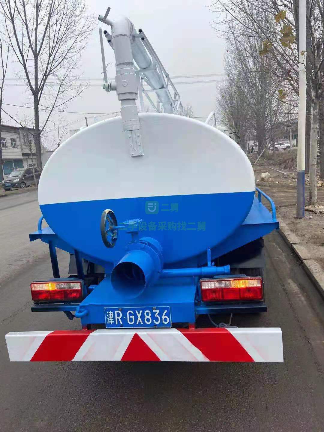 出售一臺東風多利卡吸糞車  玉柴發動機