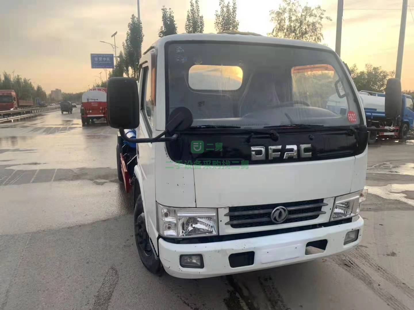 急售一臺東風多利卡  5方灑水車  18年
