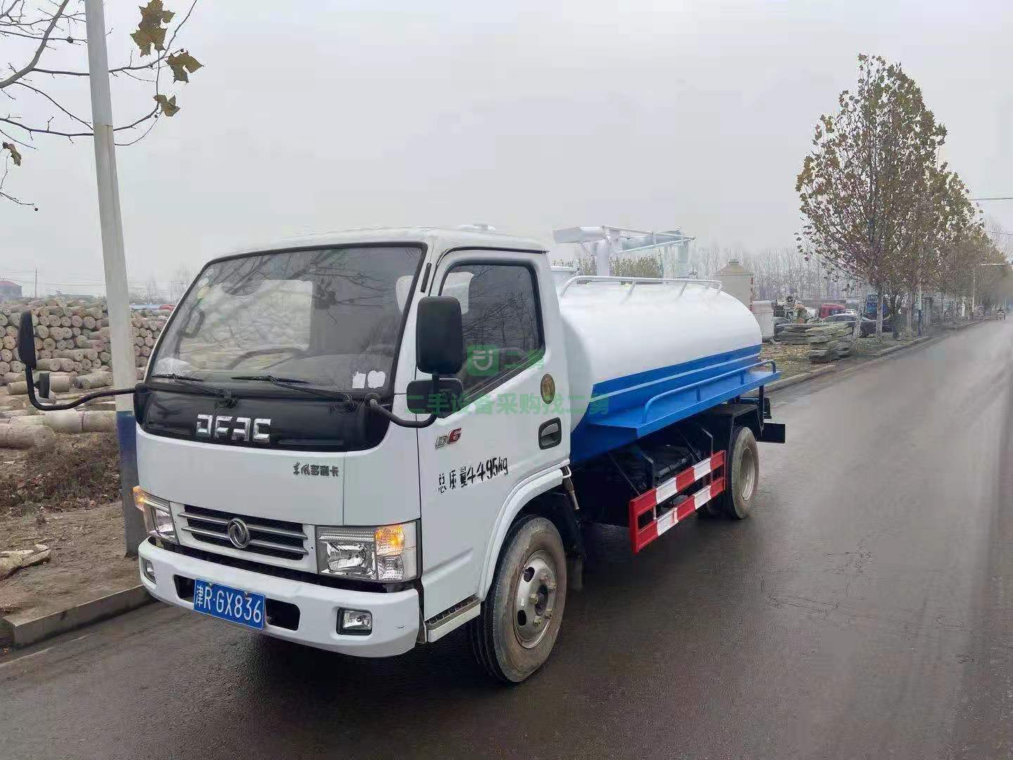 出售一臺東風多利卡吸糞車  玉柴發動機