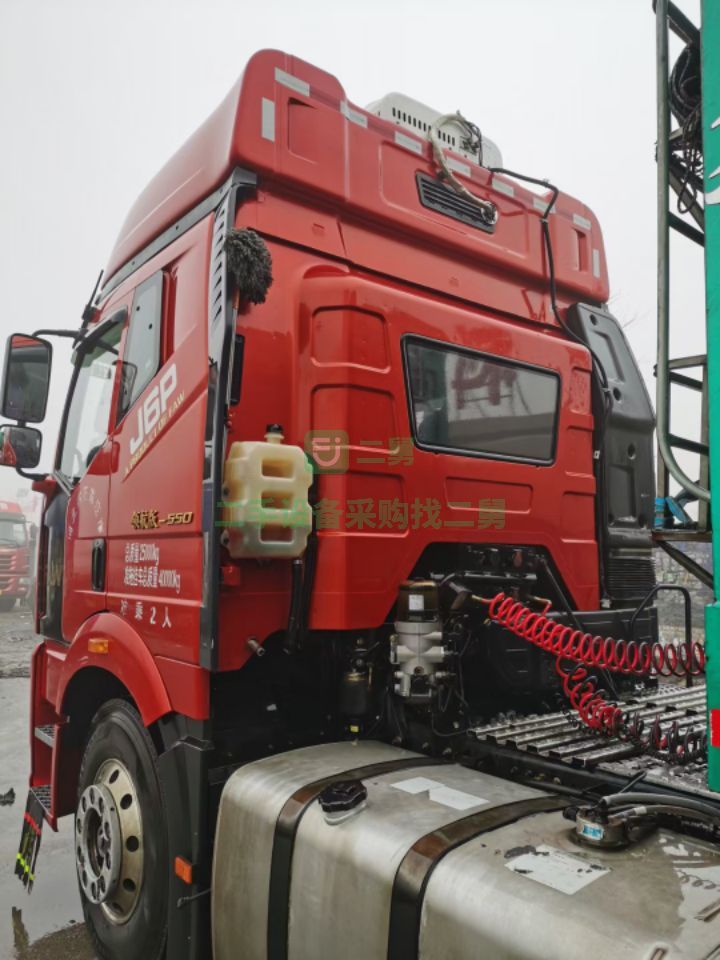 出售牽引車一臺2年7個月新款解放J6～550全車鋁圈