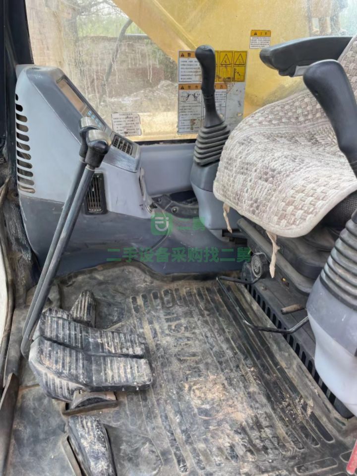 出售二手的七成新的小松300杠7挖掘機