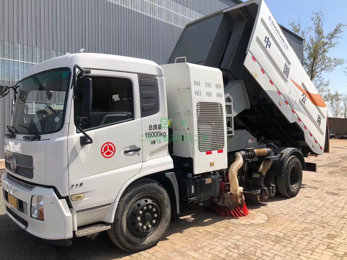 出售2015年天錦掃地車6缸柴油發動機（全手續）中聯重科品牌